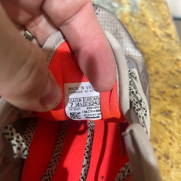 Reebok woman’s shoes size 7 - Picture 7 of 10